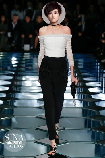 李宇春助阵Balenciaga长裤造型猜想