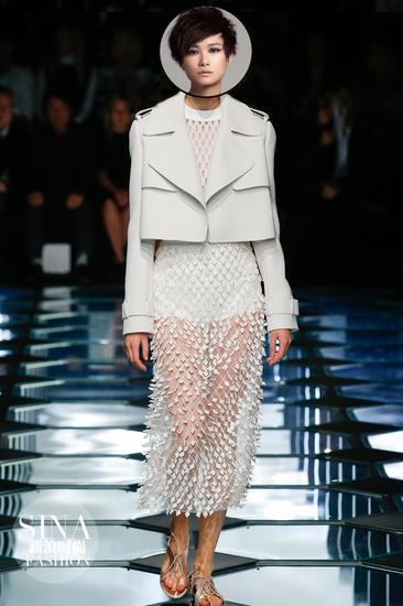 李宇春助阵Balenciaga透视造型猜想