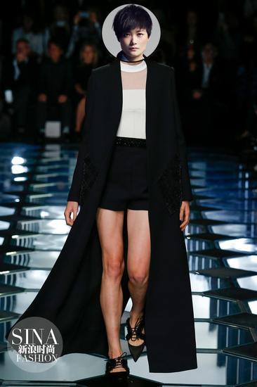 李宇春助阵Balenciaga短裤造型猜想
