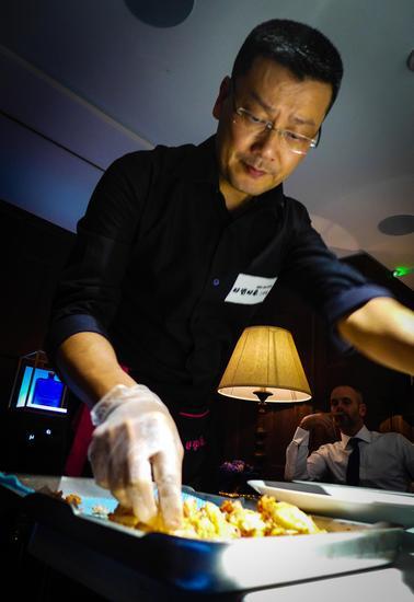 有味觉设计师美誉的蔡昊先生为晚宴献上两道海鲜料理