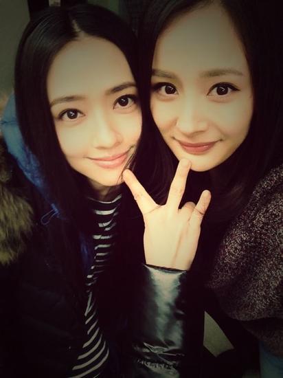 郭碧婷杨幂 撞脸合照