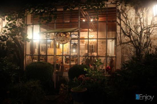起居室和工作室在后院