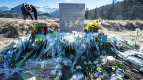 坠毁地设石碑悼念