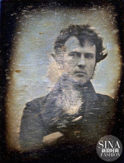1839年,世界上的第一张自拍照诞生
