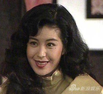 伍咏薇《银狐》