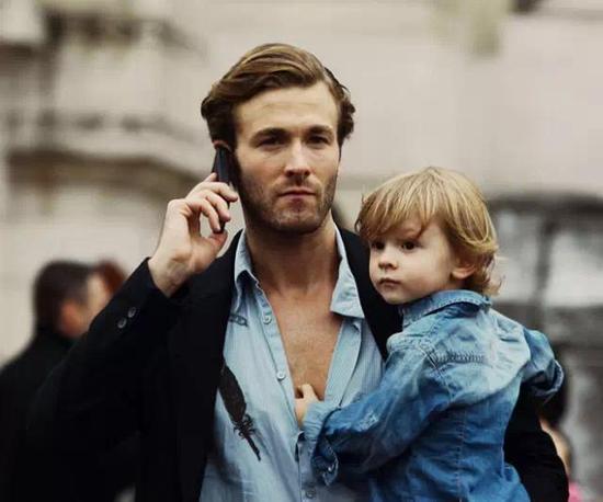 Brad Kroenig和他的儿子,也是Chanel的男模