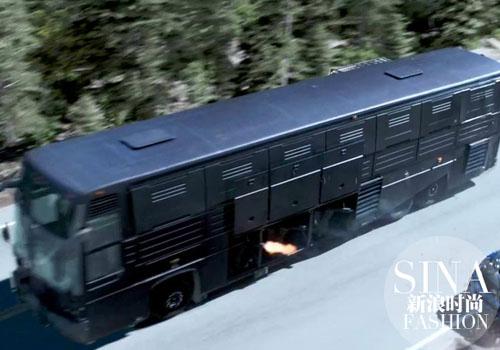 《速度与激情7》1984年款Kassbohrer Setra S 215 HDH