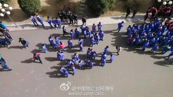网友提供的震中附近学校照片。