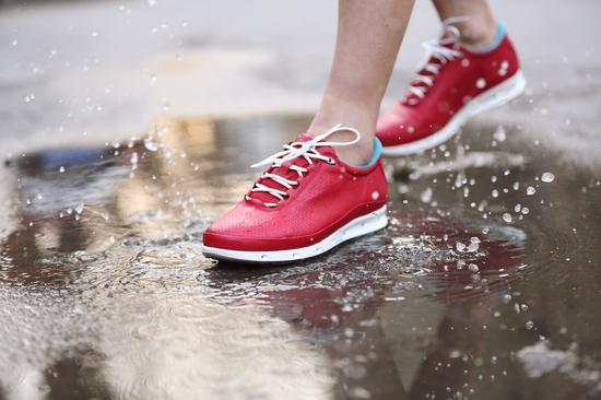 GORE-TEX® SURROUND™ 360°防水透气科技 ECCO透氧系列