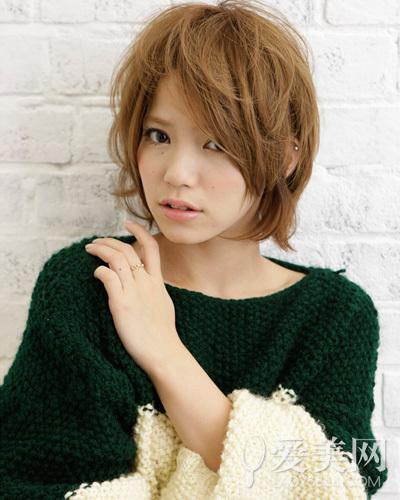 蓬松型短发