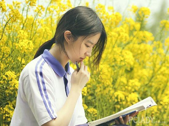 刘亦菲低马尾直发
