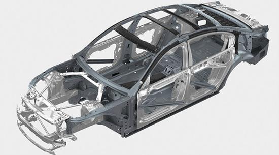 BMW 新7系:碳纤维核心+铝制框架