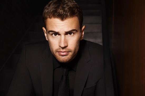 BOSS香氛系列隆重宣布THEO JAMES为全新男士香氛代言人