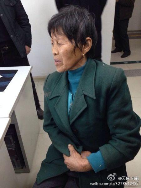范木根妻子顾盘珍手被打断。网友@天使-向莉/图。