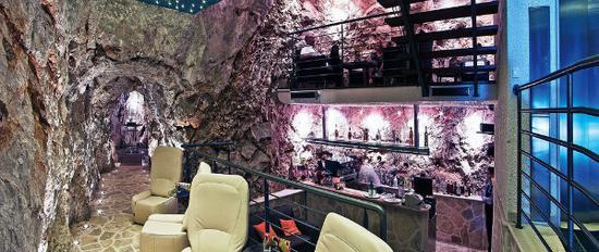 Cave Bar More