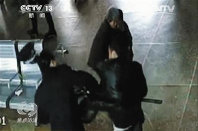 徐纯合袭击警察