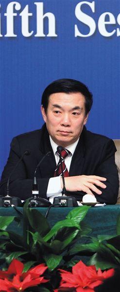 2012年3月9日,梅地亚两会新闻中心,全国政协委员刘长铭面对提问的记者。新京报记者 薛珺 摄