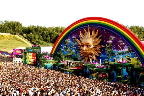 为期三天的TomorrowLand会邀请数十位顶级电子音乐人