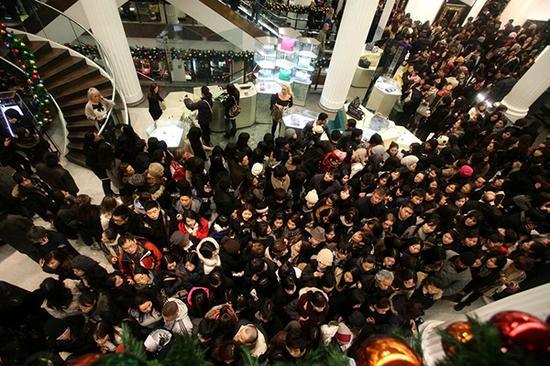 英国Selfridges百货Sale第一天的“抢购盛况”