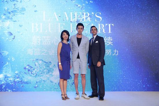 LA MER海蓝之谜中国区品牌总经理陈芷珊(左)、著名影视明星陆毅(中)、美国国家地理学会新生代探险家大卫·格鲁伯博士(右)