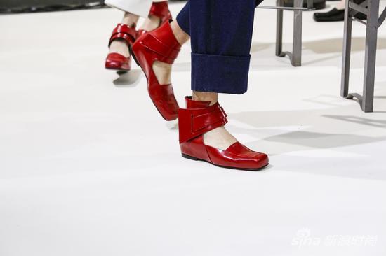 J.W. Anderson:少女钟爱的红舞鞋