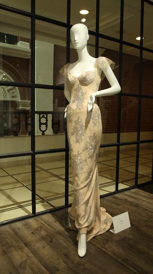 Dress by Huishan Zhang worn by Baobao Wan for Met Ball 2015