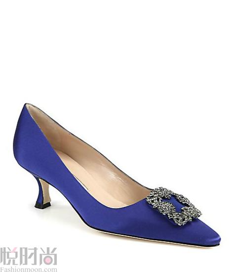 Manolo Blahnik 蓝色缎面钻扣中跟鞋 $965