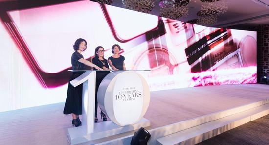 Bobbi Brown与品牌高层共同点亮中国10周年仪式