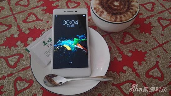 秀色可餐的OPPO R7