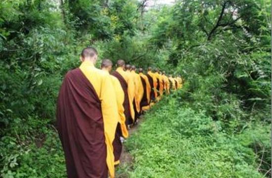 皈依后在家人可以穿海青吗?
