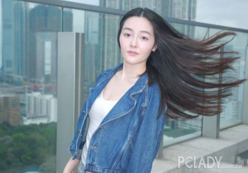眉宇间丝毫没有小龙女的灵气