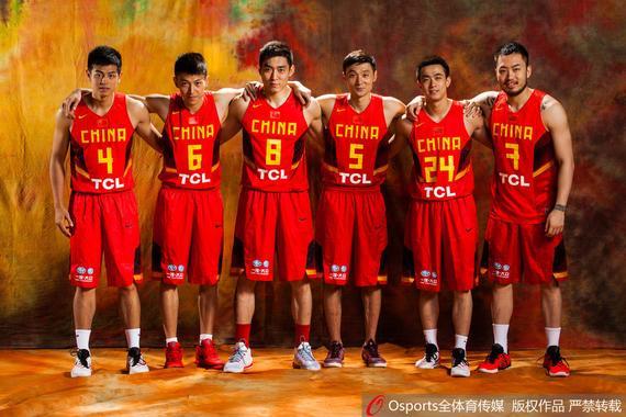 中国男篮后卫球员在热身赛中的表现并不让人满意