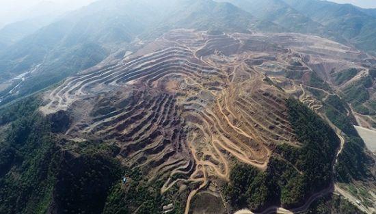 亚洲最大铅锌矿全景。图片来源:Greenpeace/Young
