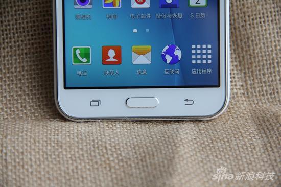 三星Galaxy J7底部