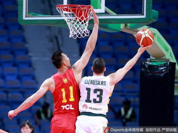 易建联领衔中国男篮在广州再胜立陶宛