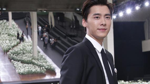 李易峰绅士范儿亮相Dior Homme
