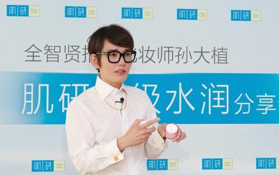 谈及夏季保湿,孙大植老师推荐女神全智贤喜爱的新品肌研极润保湿水凝霜