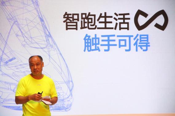 李宁华米发布两款智能跑鞋，两大独家功能惊艳亮相。