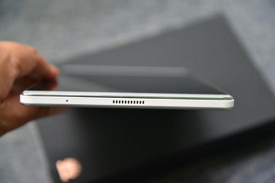 内置哈曼卡顿扬声器