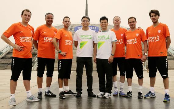 北京国际体育电影周举行 橙衣教练团亮相支援