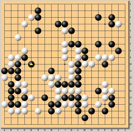 问题图，白先如何攻杀左边黑棋大龙