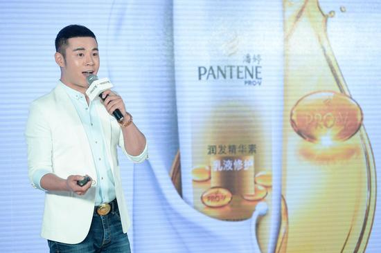 亚洲著名明星造型师张瀚一专业分析造型与潘婷新一代润发精华素的紧密关系