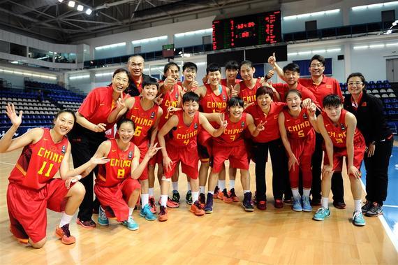 U19女篮合影