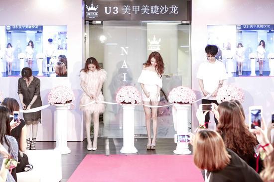 左起依次陈雪老师、U3美甲CEO崔文慧、艺人黄一琳、吴淼老师