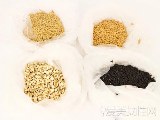 黑芝麻糙米粥