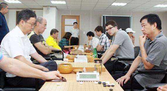 中韩围棋队教练对决 俞斌负刘昌赫