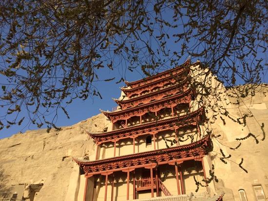 敦煌莫高窟标志性建筑九层楼