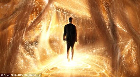 我们生活的整个宇宙以及宇宙中的万事万物都是虚假的。一些科学家曾提出过这一激进理论,他们宣称我们目前所知的世界可能仅是一个计算机模拟空间——如果我们能确定研究着手点,就能发现蛛丝马迹。