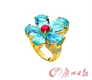 宝格丽“地中海伊甸园”系列海蓝宝石黄金戒指。