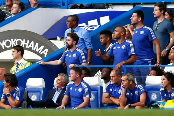 �ڱ����У���˧�Բ��е��з�ֻ�ܱ������ε�Ц��